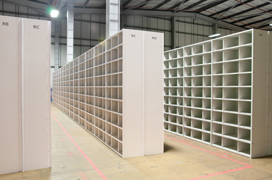 Storage shelving system with dividers